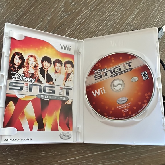 Wii Disney Sing It Game & Microphone - Picture 4 of 6